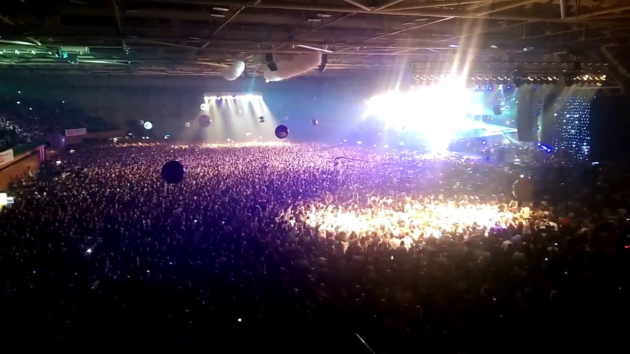 Zdravko Čolić - Sinoć nisi bila tu (29.11.2014. Sarajevo, Zetra)