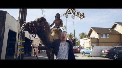 MACKLEMORE & RYAN LEWIS - CAN'T HOLD US FEAT. RAY DALTON (OFFICIAL MUSIC VIDEO)