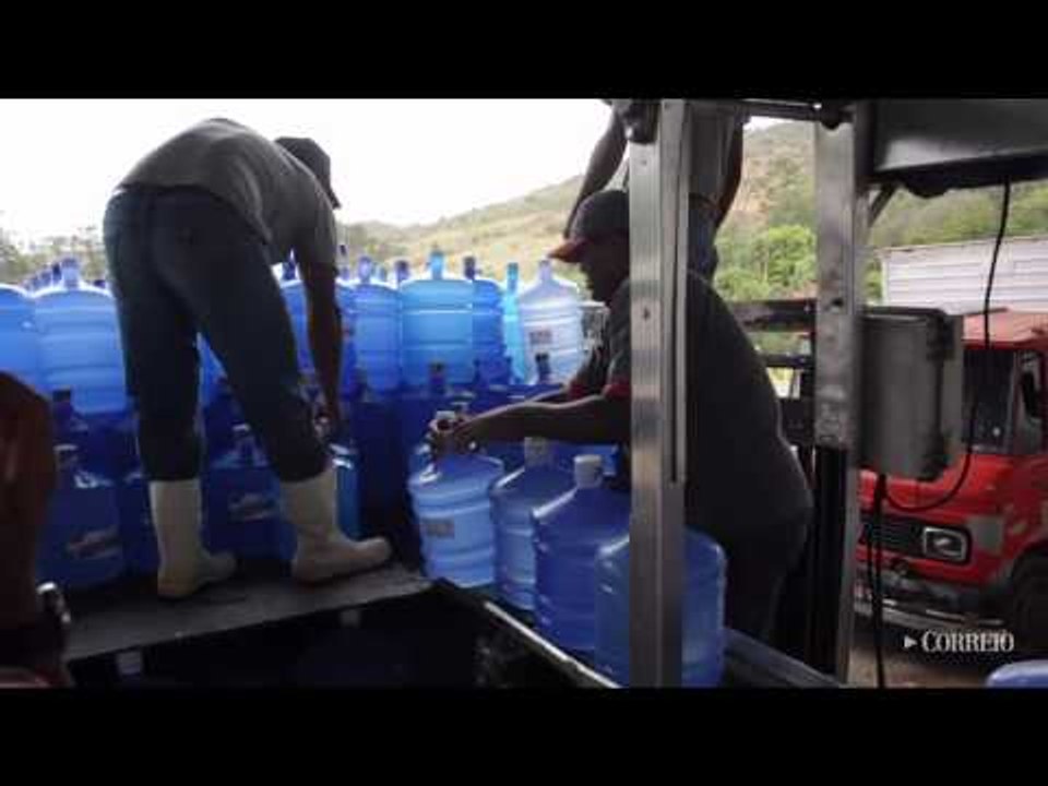 Caminhões fazem fila em fornecedora de água mineral