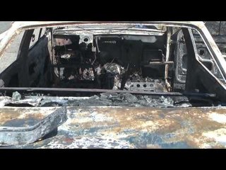Carro pega fogo na Rodovia Santos Dumont
