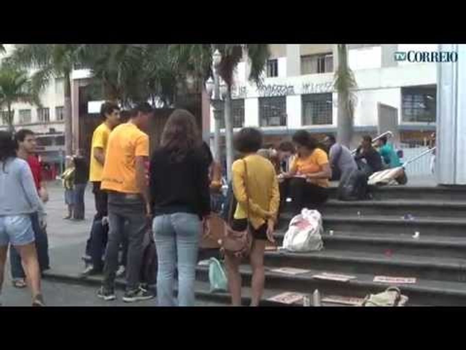 Campinas tem protesto bem-humorado contra a Copa