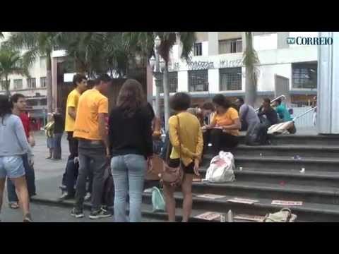 Campinas tem protesto bem-humorado contra a Copa