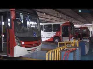 Dez ônibus são depredados na festa do trabalhador