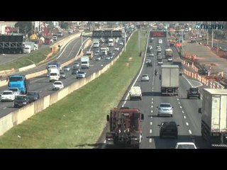 Motociclista morre após bater na traseira de caminhão
