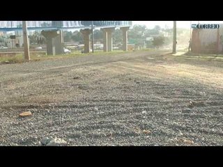 Acesso improvisado para hospital e faculdade causa problemas para moradores
