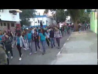 Abril 2013 - Estudantes protestam a favor da greve dos professores