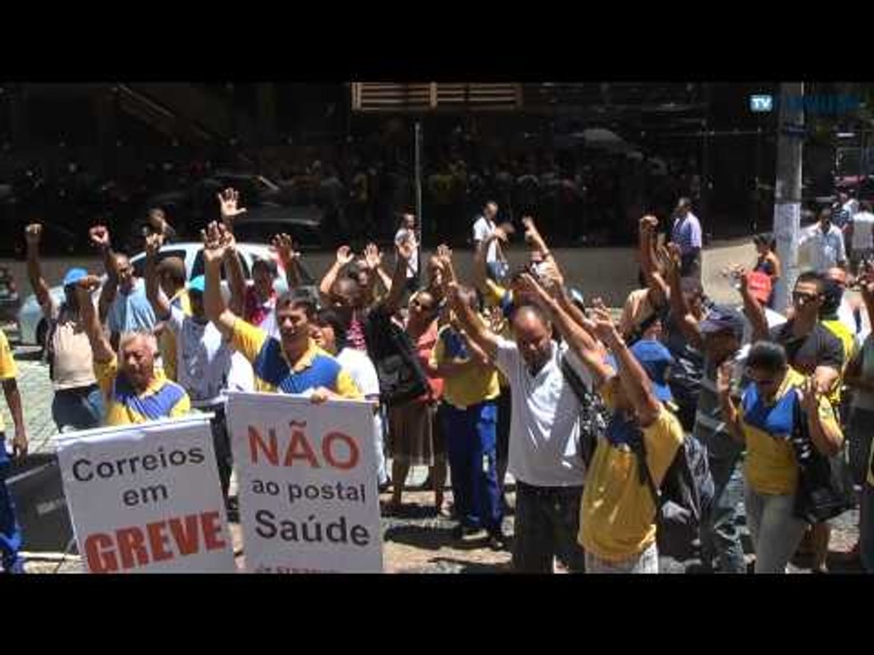 Carteiros mantêm greve e prometem protesto