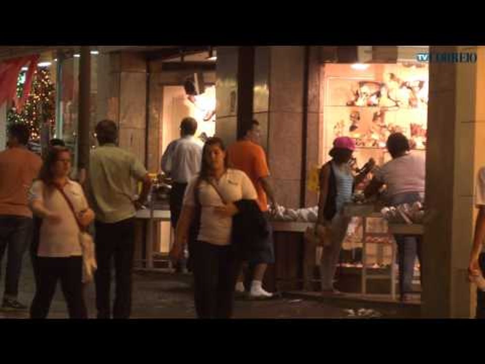 Primeiro dia de comércio aberto à noite no Centro de Campinas
