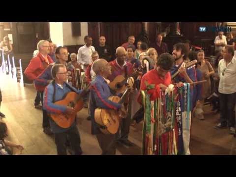 Companhia de Folia de Reis se apresenta na Catedral