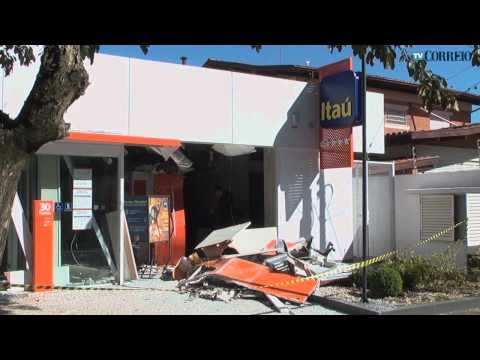 Bando destrói parte de banco com explosão em Campinas