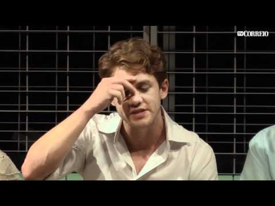 Equus estreia no Teatro Amil