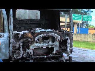 Caminhão pega fogo na Anhanguera