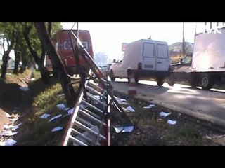 Acidente complica trânsito na saída de Sumaré