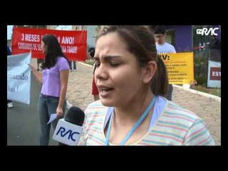 Clientes protestam contra construtoras