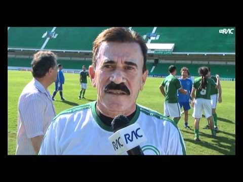 Torcedores jogam no Brinco