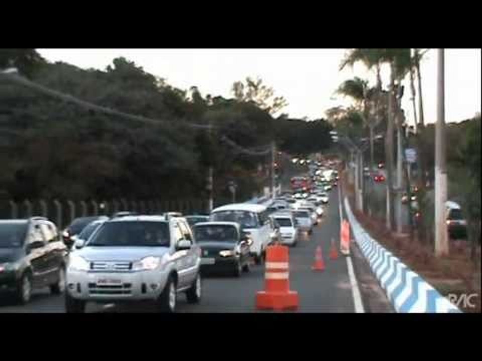 Afundamento interdita trânsito na Júlio Prestes