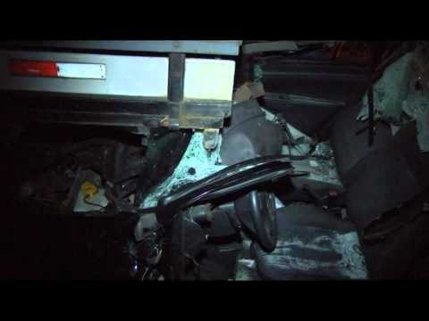 Acidente deixa motorista ferido no Anel Viário