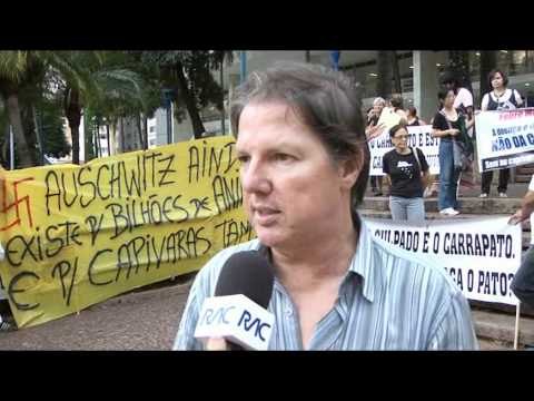 Manifestantes protestam contra morte de capivaras