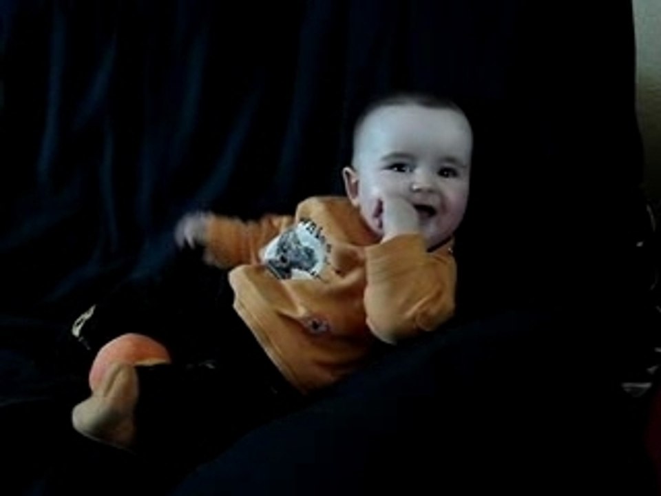 Ethan qui fait coucou
