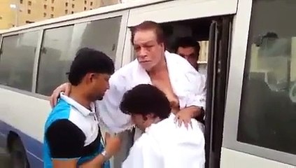 kadar khan in makka during haj perform
