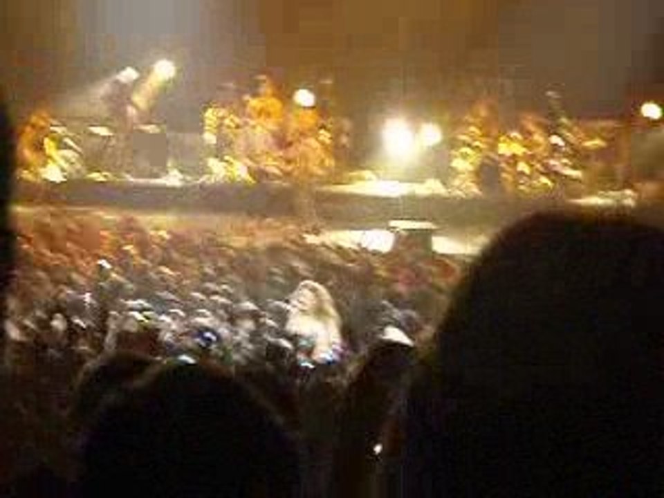 SHAKIRA "WHENEVER WHEREVER" (3) PARIS 16/02/07