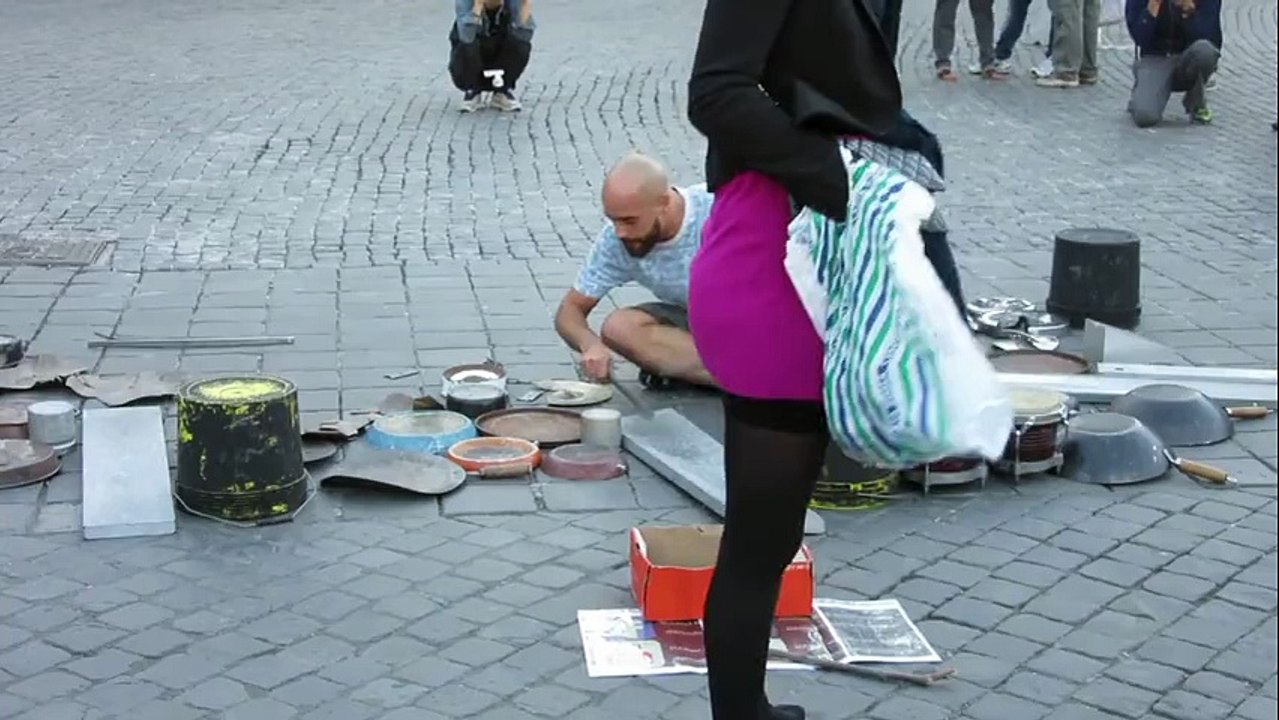 Street Performer Uses Pots And Pans To Make Incredible Music