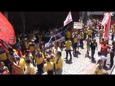 Funcionários dos Correios permanecem em greve