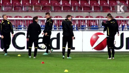 Mario Gotze Juggles His Chewing Gum  Zlatan Style