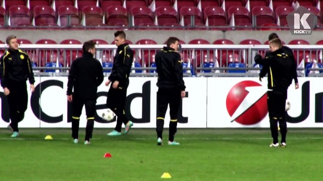 Mario Gotze Juggles His Chewing Gum Zlatan Style