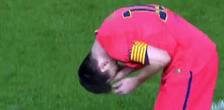 Barça’s Lionel Messi hit by water bottle thrown by Valencia fan from crowd