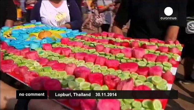Thailand: Macaques feast during Lopburi Monkey Festival