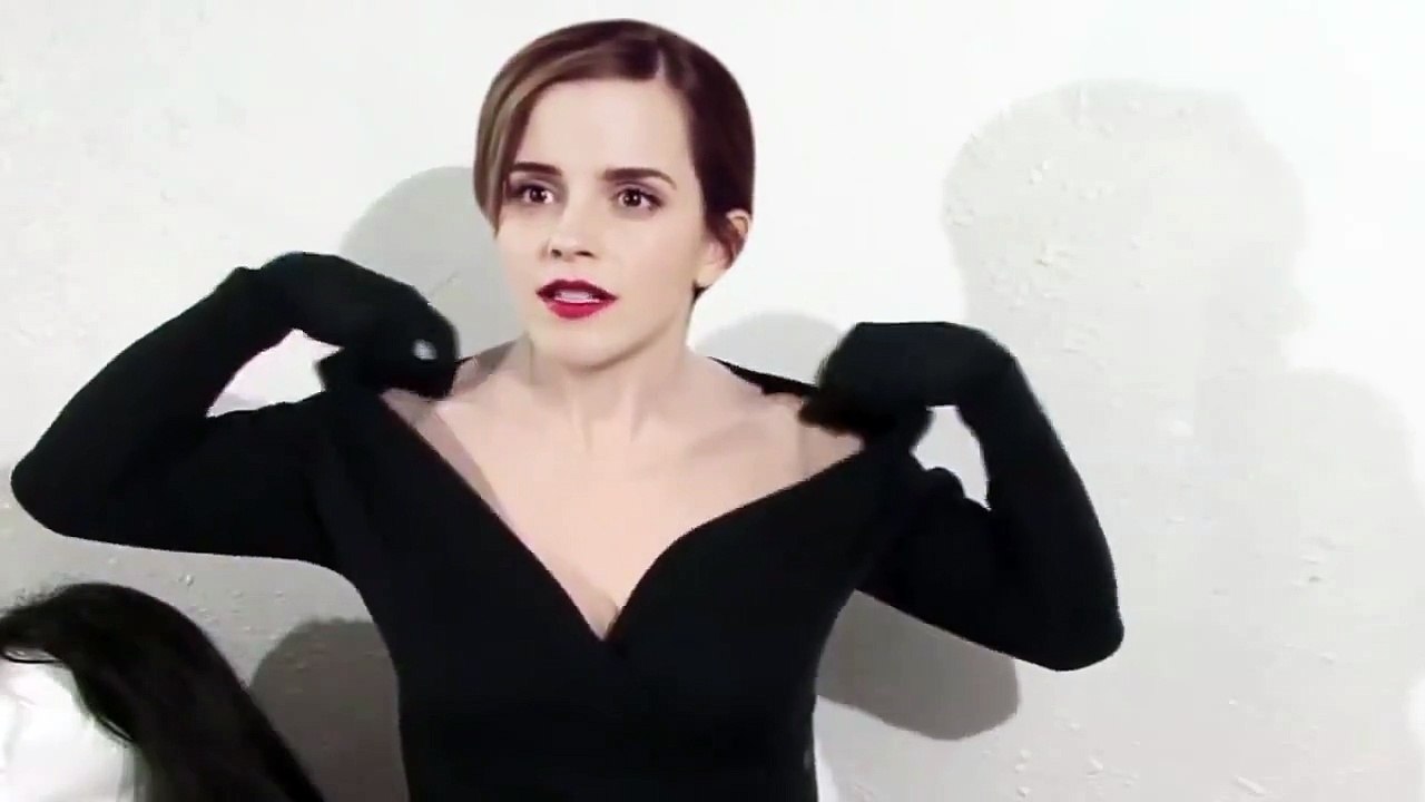 Emma Watson - Takes off her mask!