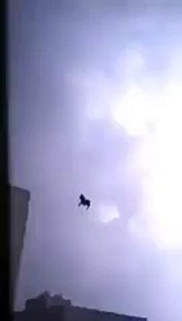 Flying Horse seen in Macca Saudi Arabia Allah o Akbar