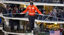 Nik Wallenda relie les plus hauts buildings de Chicago les yeux bandés