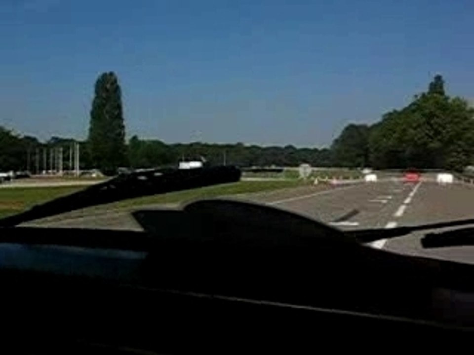 ma mini austin sur circuit, ca tourne...