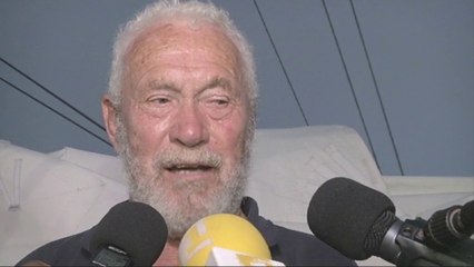 Sir Robin Knox Johnston, un grand monsieur à son arrivée !