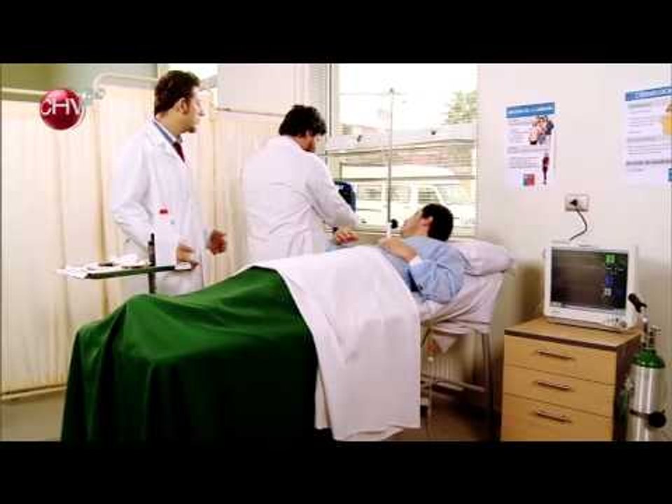 El Dostor habilita una camilla para ayudar a su amigo