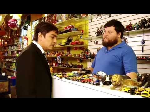 La juguetería Rodrigo Salinas le vende un Pato Skywalker a Sergio Freire