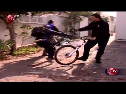 Ciclista rompió el parabrisas de una camioneta tras atropello - CHV Noticias