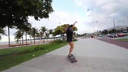Ana Maria Suzano dance on his longboard