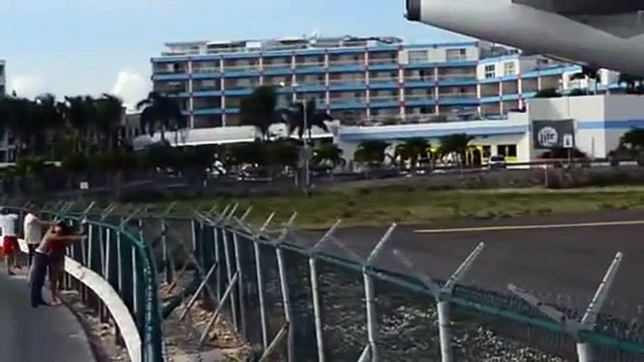 With The Aircraft Not Play And This Girl Learned To Bad