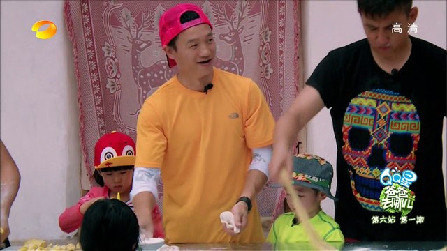 爸爸去哪儿第二季-第11集-Dad Where Are We Going S02E11:熊爸玩漂流 萌娃当爹妈-Kids Become Parents-【湖南卫视官方版1080P】20140829