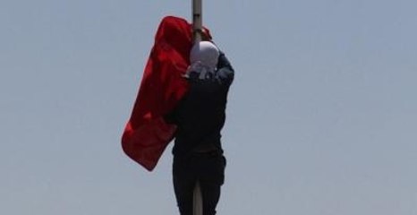 Diyarbakır'da Bayrak İndirme İddianamesi Kabul Edildi