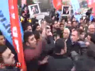 Meclis önünde polisten biber gazlı müdahale