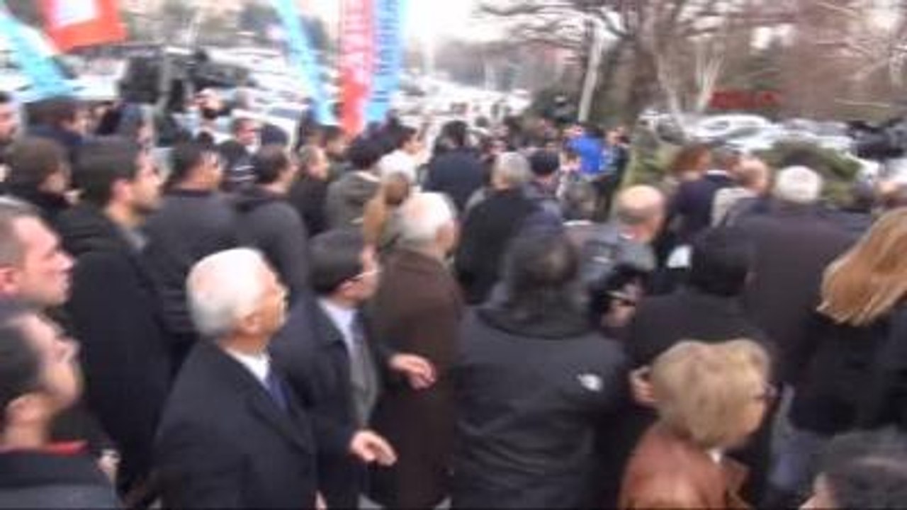 CHP Gençlik Kolları'nın TBMM Önündeki Eylemine Polis Müdahalesi