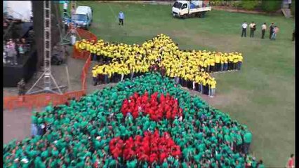 El árbol de Navidad, formados por personas, más grande del mundo