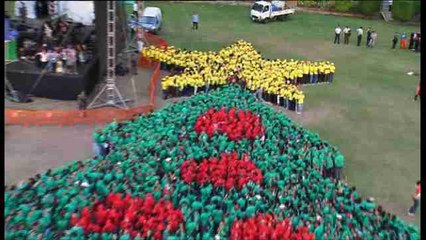 El árbol de Navidad, formado por personas, más grande del mundo