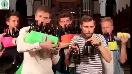 Michael Jackson joué grâce à des bouteilles de bières