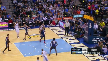Javale McGee pécho une spectatrice en plein match NBA