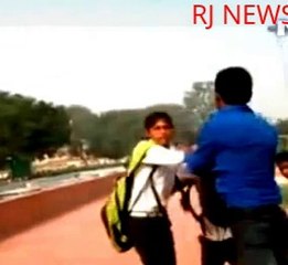 HARYANA INDIAN GIRL BEATING A MAN FOR EVE TEASING RJNEWS